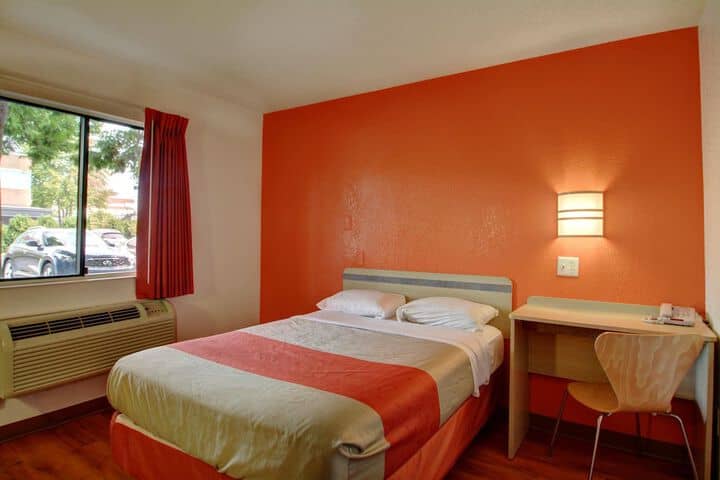 Room 8 of 35