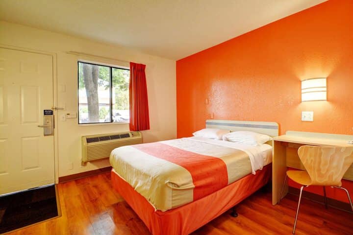 Room 6 of 35