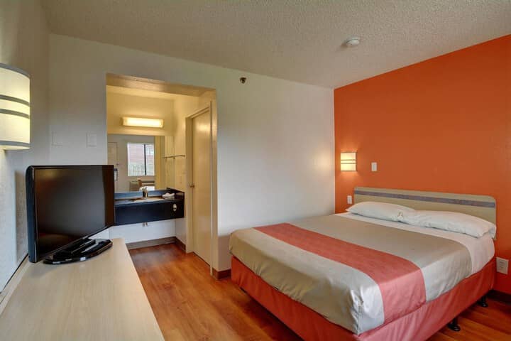 Room 10 of 35