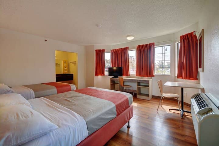 Room 9 of 35